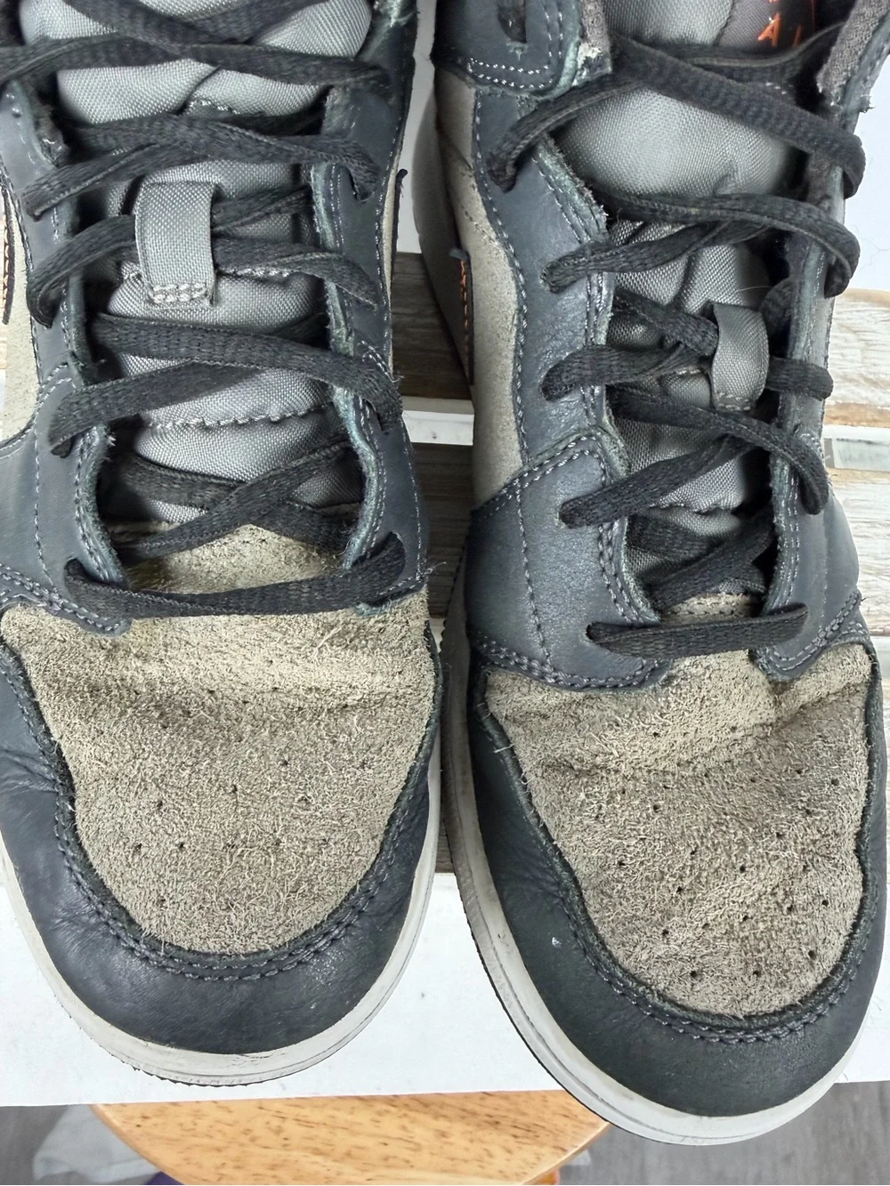 Nike Air Jordan 1 Mid SE sneakers grey/black leather and suede upper size 6.5Y
